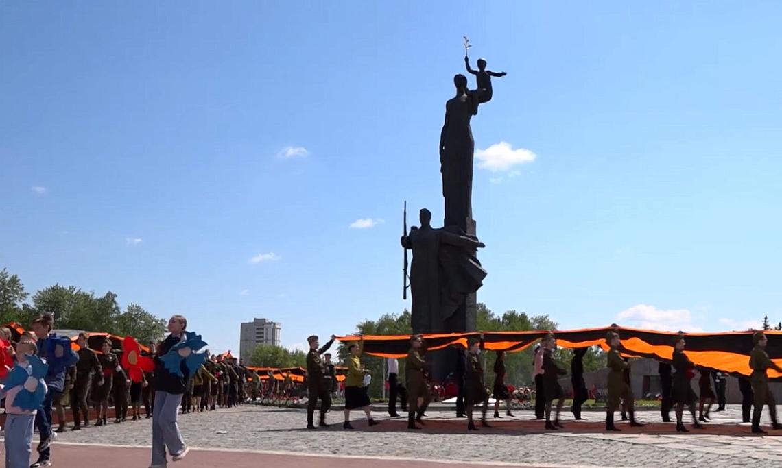 Губернатор Олег Мельниченко принял участие в торжествах, посвященных Дню Победы